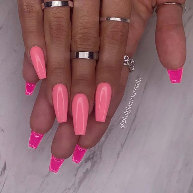 Ongles rose clair avec dos rose foncé